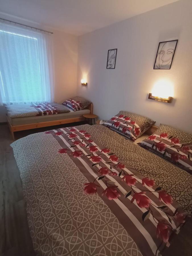 Villa Domcek V Zahrade à Liptovský Mikuláš Extérieur photo